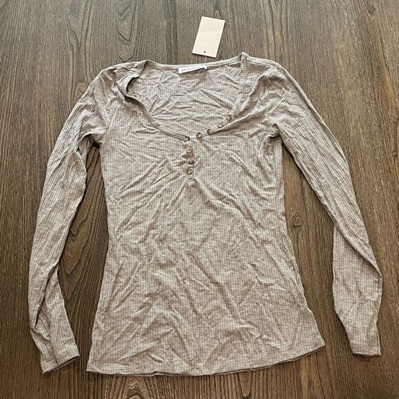 NWT Doubleju Light Gray Long Sleeve Ribbed Henley Top Size S - Picture 1 of 4